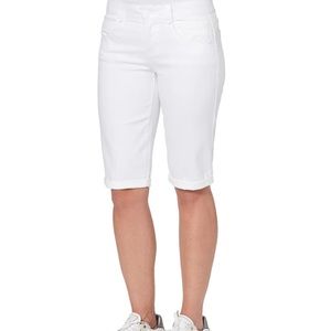 New with Tags Democracy Ab Solution White Bermuda Shorts Size 10